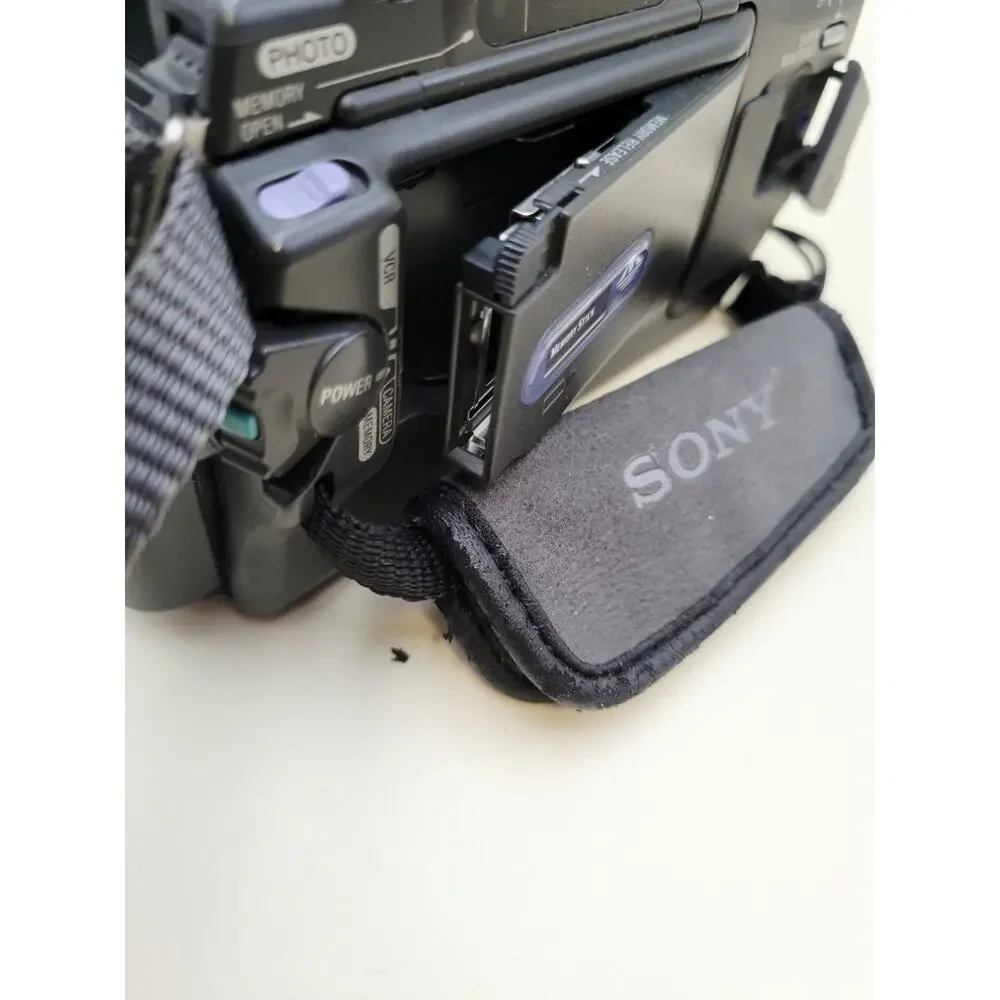 Vintage Sony Handycam DCR-TRV11 MiniDV Digital Camcorder Bundle